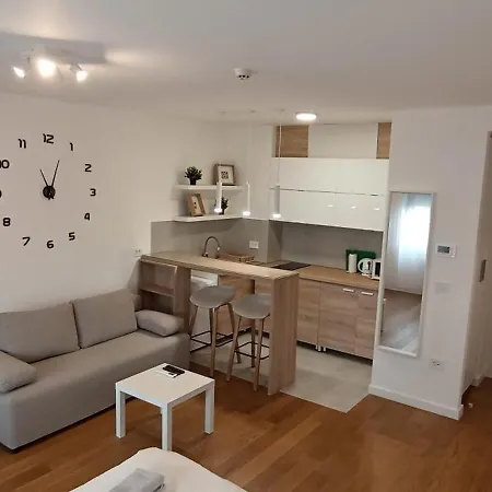Stela Apartment *
